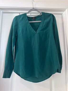 J. Crew deep green V-Neck Long Sleeve Blouse 100% silk